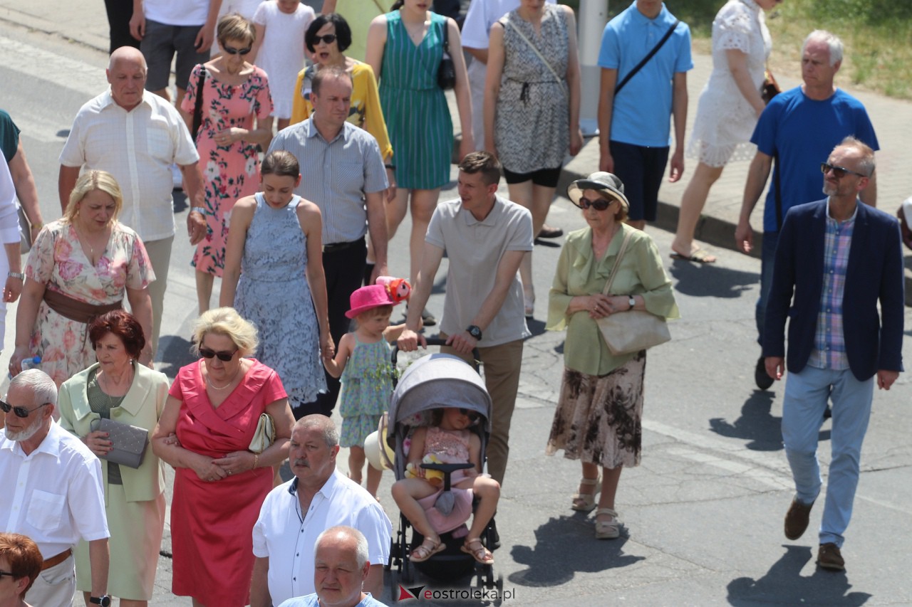 Procesja Bożego Ciała w kościele pw. Zbawiciela Świata w Ostrołęce [08.06.2023] - zdjęcie #21 - eOstroleka.pl