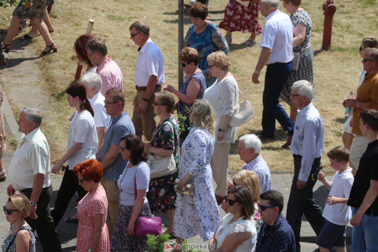 Procesja Bożego Ciała w kościele pw. Zbawiciela Świata w Ostrołęce [08.06.2023] - zdjęcie #16 - eOstroleka.pl