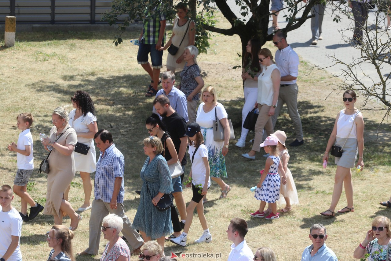 Procesja Bożego Ciała w kościele pw. Zbawiciela Świata w Ostrołęce [08.06.2023] - zdjęcie #9 - eOstroleka.pl
