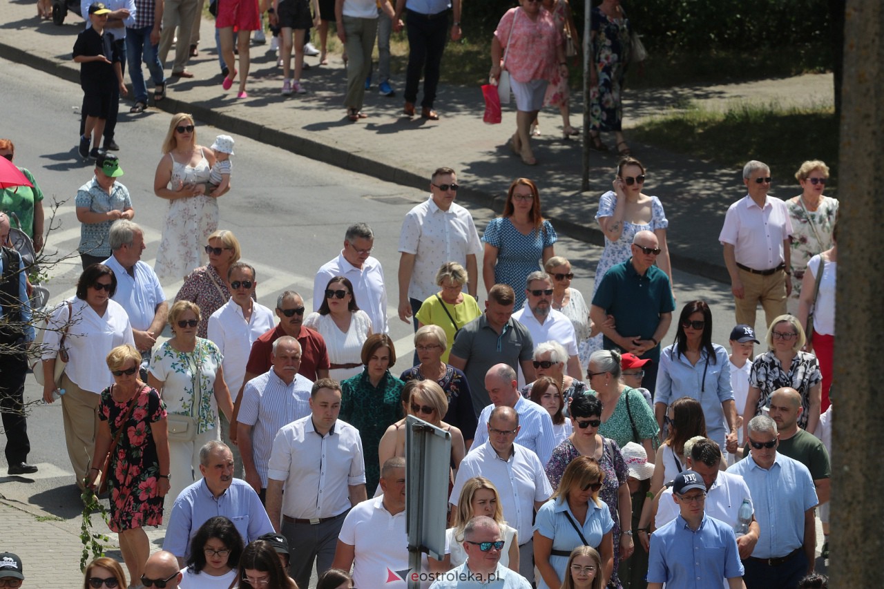 Procesja Bożego Ciała w kościele pw. Zbawiciela Świata w Ostrołęce [08.06.2023] - zdjęcie #7 - eOstroleka.pl