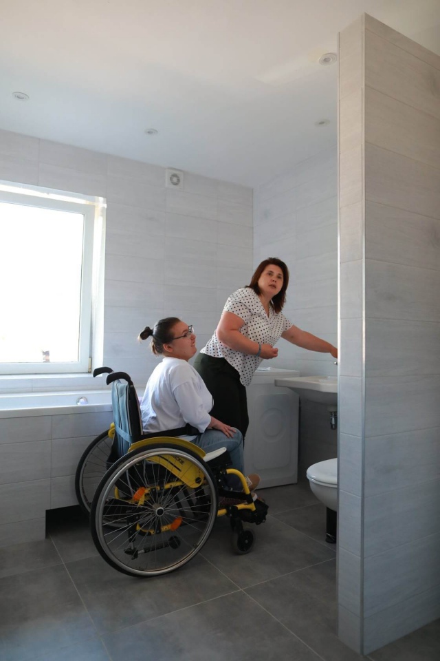 Wykonali remont łazienki potrzebującej rodzinie [09.06.2023] - zdjęcie #5 - eOstroleka.pl