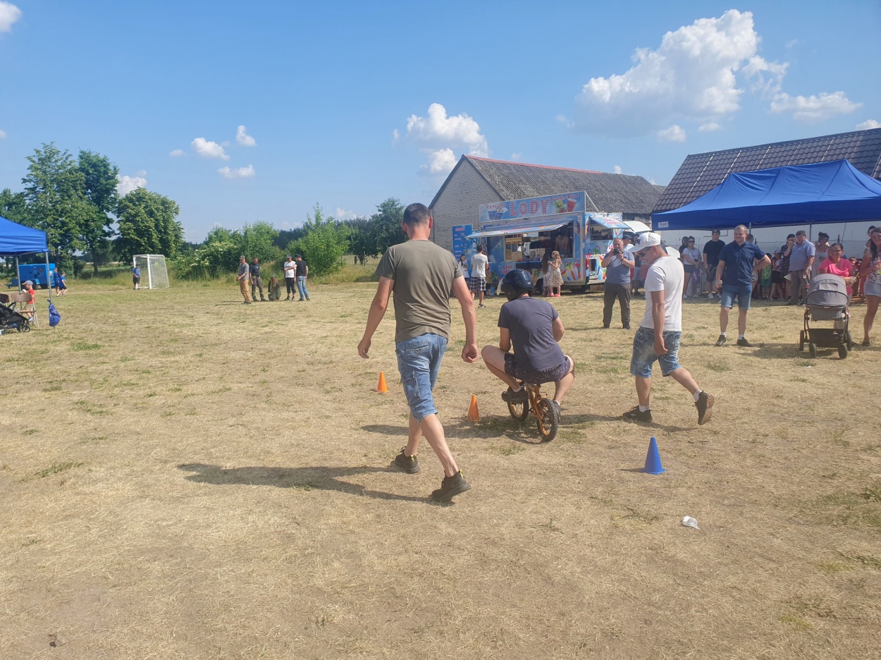 Rodzinny festyn w Żabinie z KGW Pierożanki [10.06.2023] - zdjęcie #3 - eOstroleka.pl