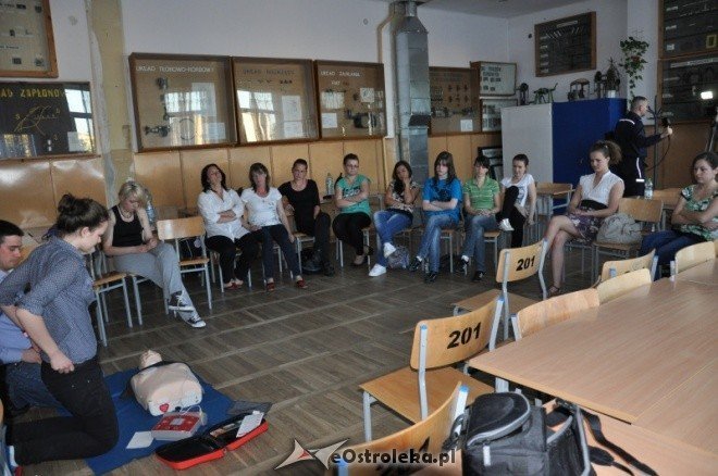Bądź bezpieczna - pierwsza pomoc i obrona w autobusie (11.05.2011) - zdjęcie #27 - eOstroleka.pl