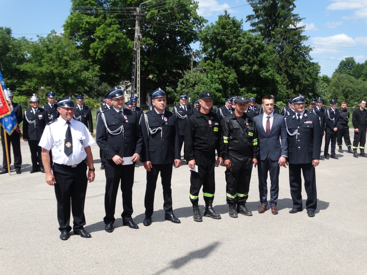 Uroczystość przekazania i poświęcenie wozu dla jednostki OSP Suchcice - zdjęcie #19 - eOstroleka.pl