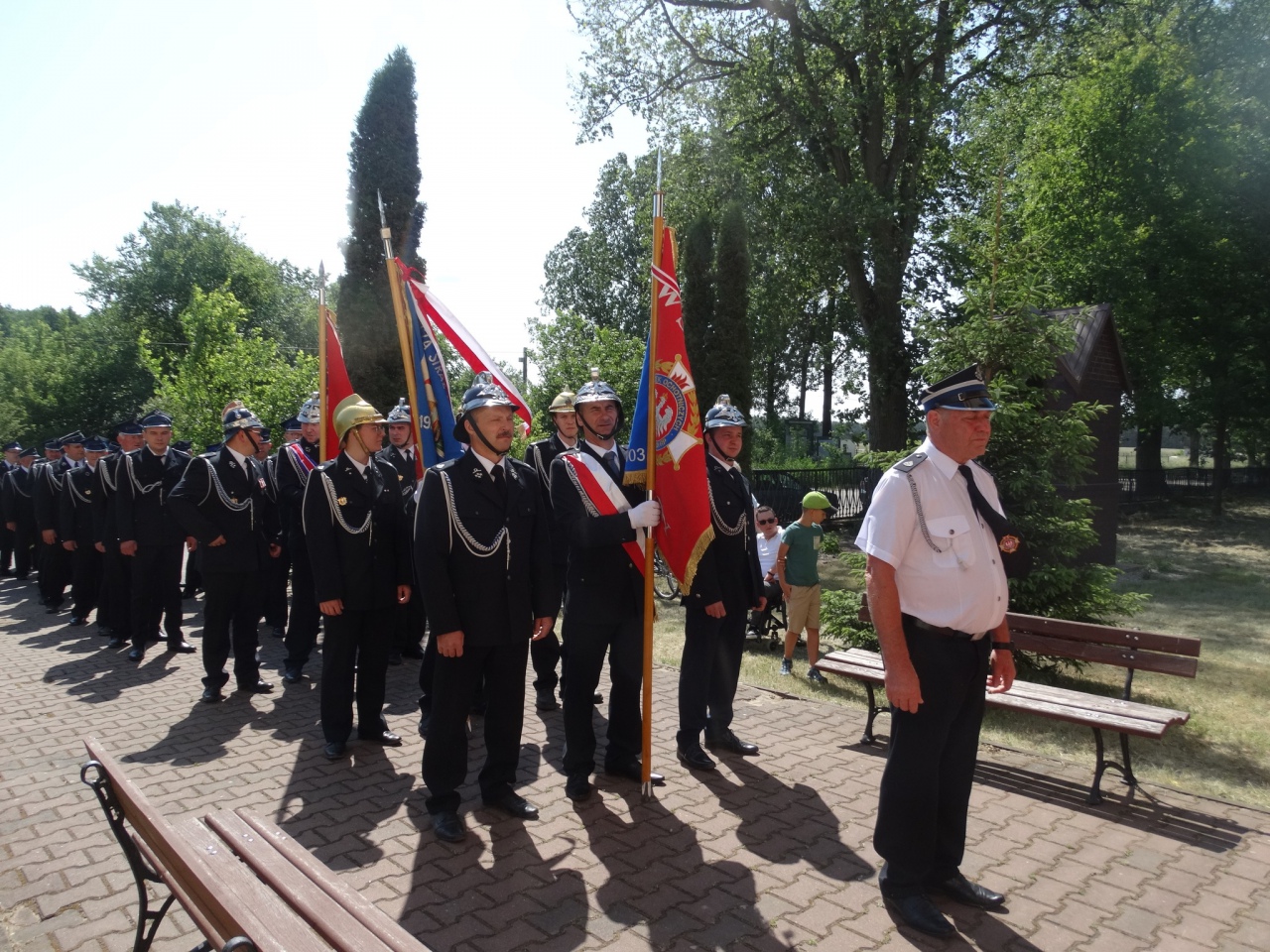 Uroczystość przekazania i poświęcenie wozu dla jednostki OSP Suchcice - zdjęcie #17 - eOstroleka.pl