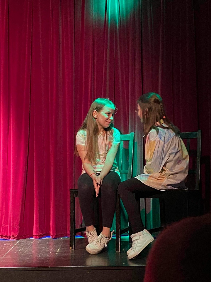 Spektakl “BLEEE” Dziecięcego Teatru Amatorskiego Niewidzialni w Klubie Oczko [12.06.2023] - zdjęcie #38 - eOstroleka.pl