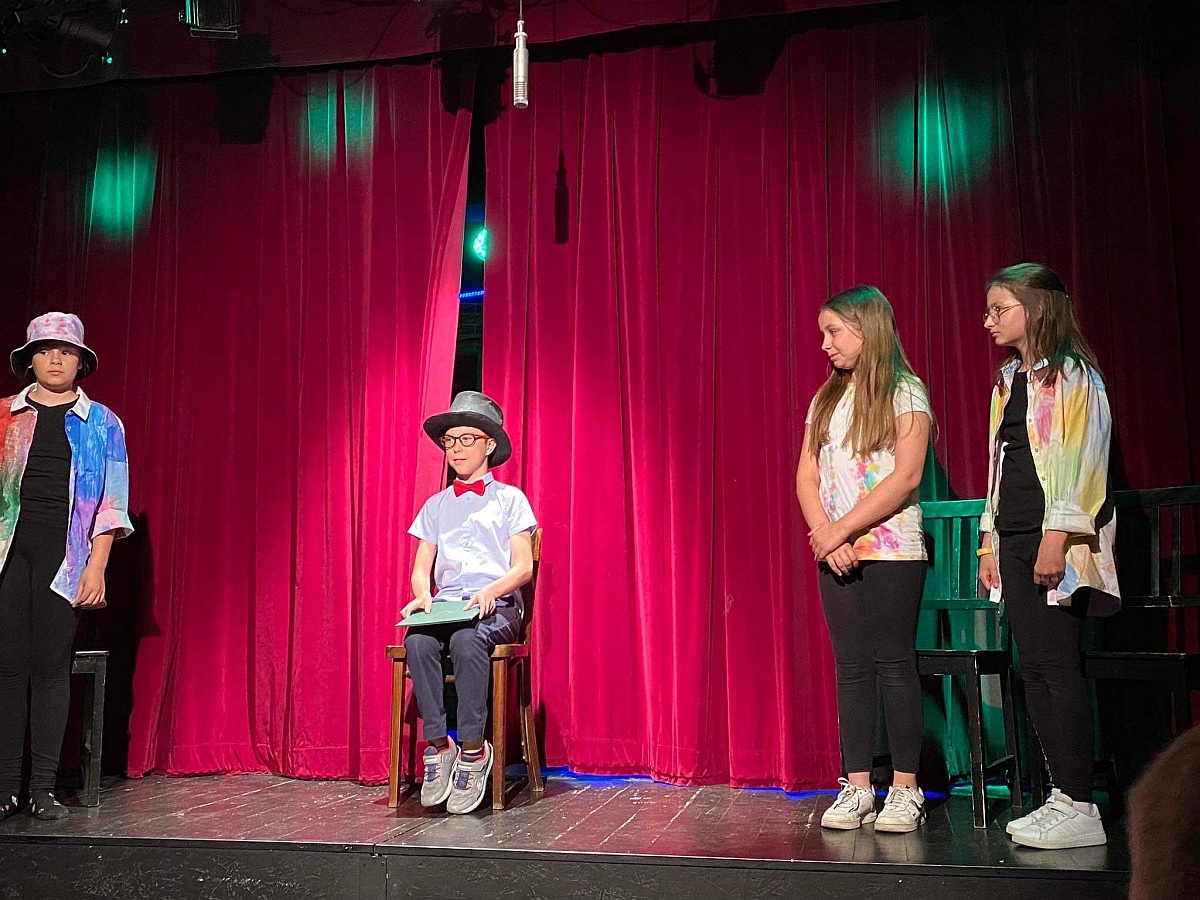 Spektakl “BLEEE” Dziecięcego Teatru Amatorskiego Niewidzialni w Klubie Oczko [12.06.2023] - zdjęcie #35 - eOstroleka.pl