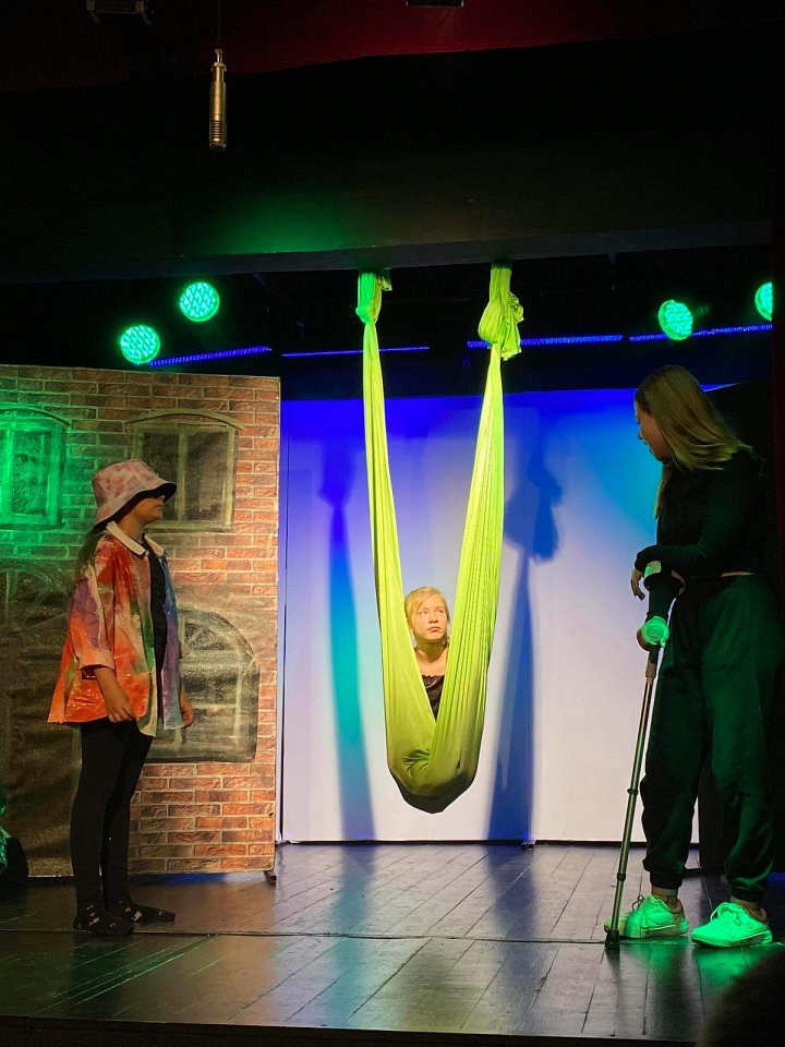 Spektakl “BLEEE” Dziecięcego Teatru Amatorskiego Niewidzialni w Klubie Oczko [12.06.2023] - zdjęcie #28 - eOstroleka.pl