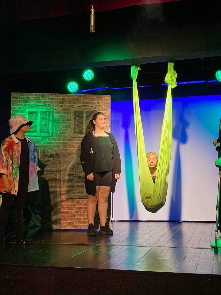 Spektakl “BLEEE” Dziecięcego Teatru Amatorskiego Niewidzialni w Klubie Oczko [12.06.2023] - zdjęcie #27 - eOstroleka.pl