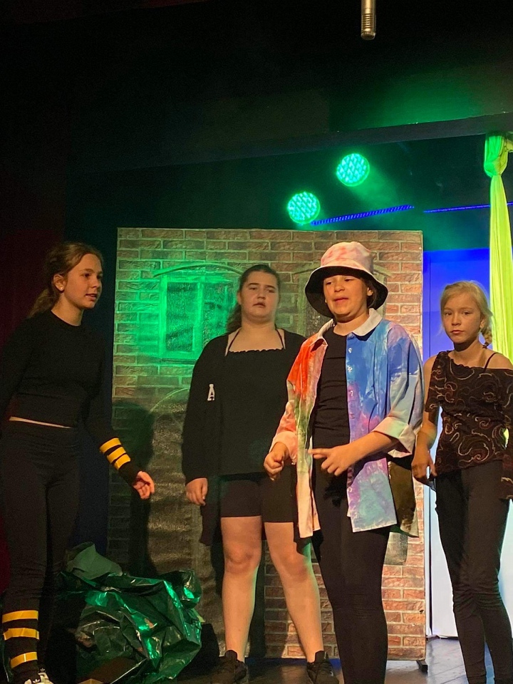 Spektakl “BLEEE” Dziecięcego Teatru Amatorskiego Niewidzialni w Klubie Oczko [12.06.2023] - zdjęcie #23 - eOstroleka.pl
