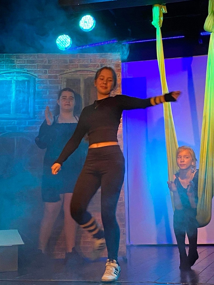 Spektakl “BLEEE” Dziecięcego Teatru Amatorskiego Niewidzialni w Klubie Oczko [12.06.2023] - zdjęcie #21 - eOstroleka.pl