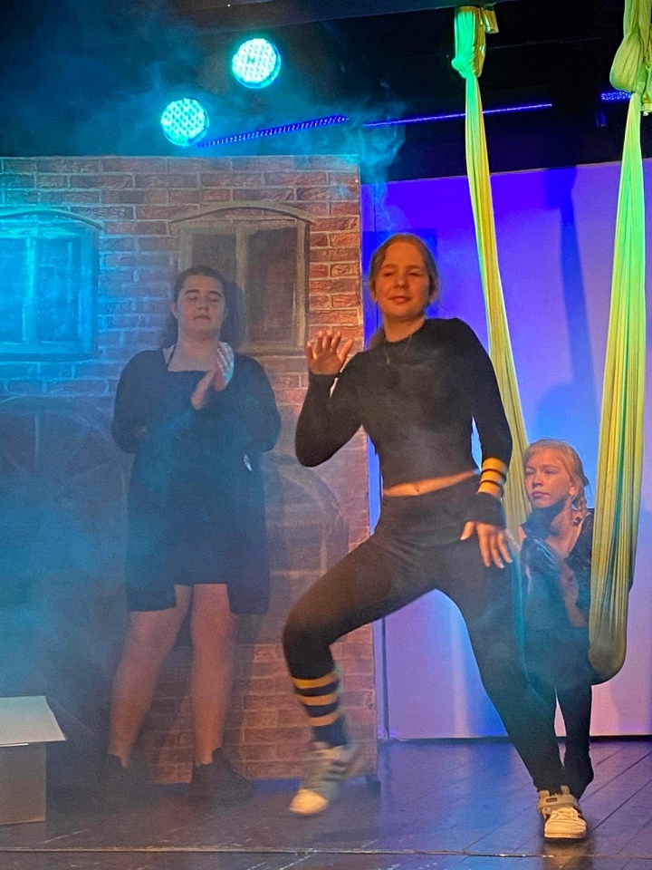 Spektakl “BLEEE” Dziecięcego Teatru Amatorskiego Niewidzialni w Klubie Oczko [12.06.2023] - zdjęcie #19 - eOstroleka.pl