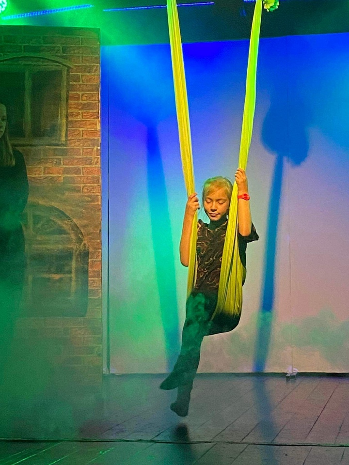 Spektakl “BLEEE” Dziecięcego Teatru Amatorskiego Niewidzialni w Klubie Oczko [12.06.2023] - zdjęcie #18 - eOstroleka.pl