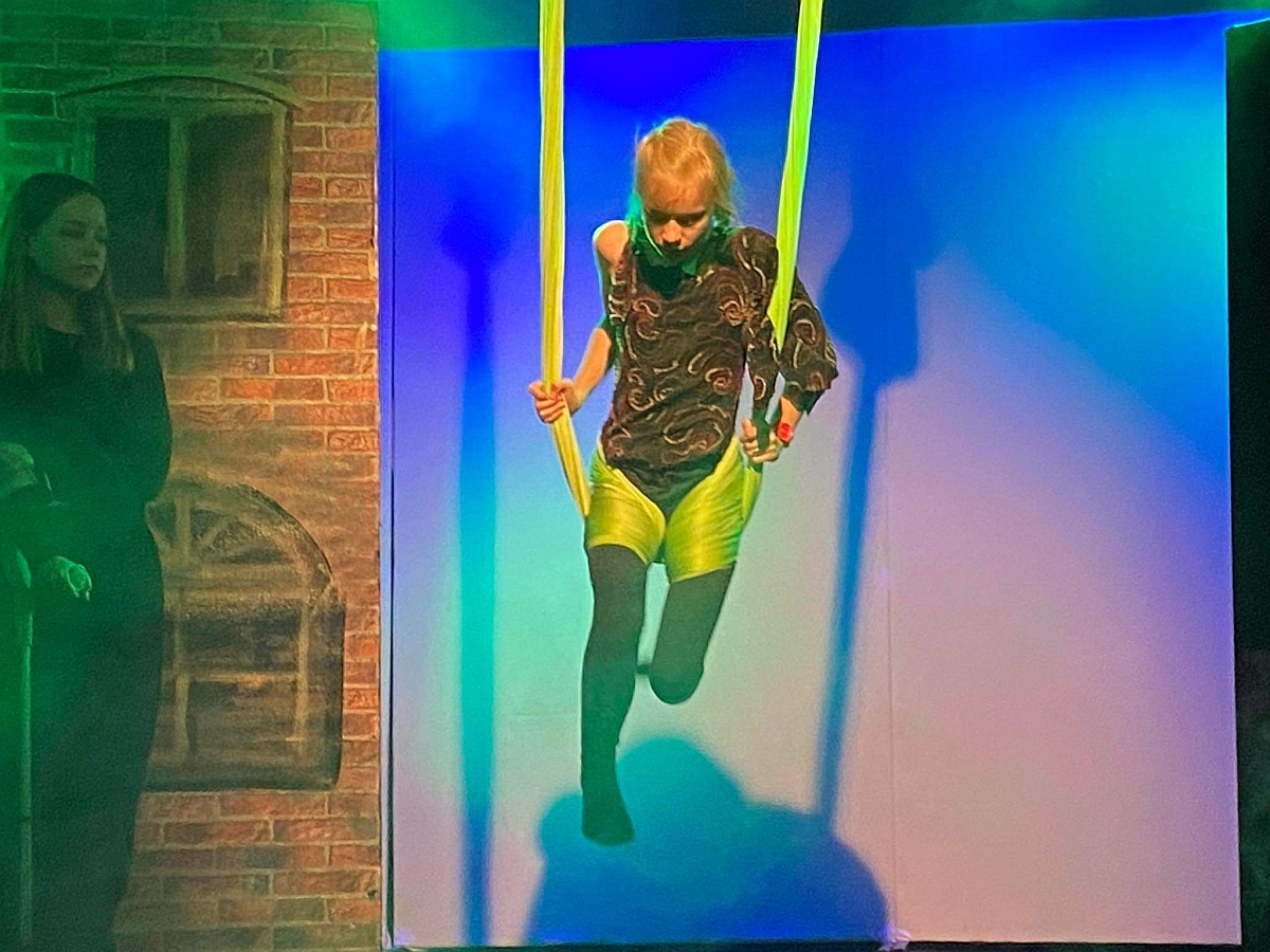 Spektakl “BLEEE” Dziecięcego Teatru Amatorskiego Niewidzialni w Klubie Oczko [12.06.2023] - zdjęcie #17 - eOstroleka.pl