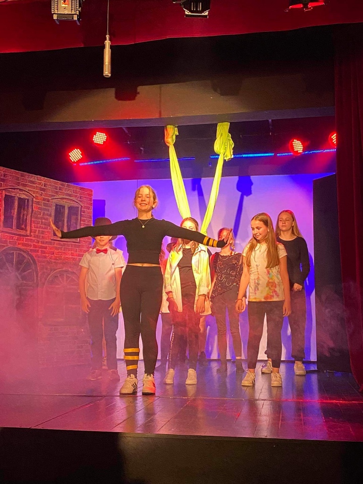Spektakl “BLEEE” Dziecięcego Teatru Amatorskiego Niewidzialni w Klubie Oczko [12.06.2023] - zdjęcie #9 - eOstroleka.pl