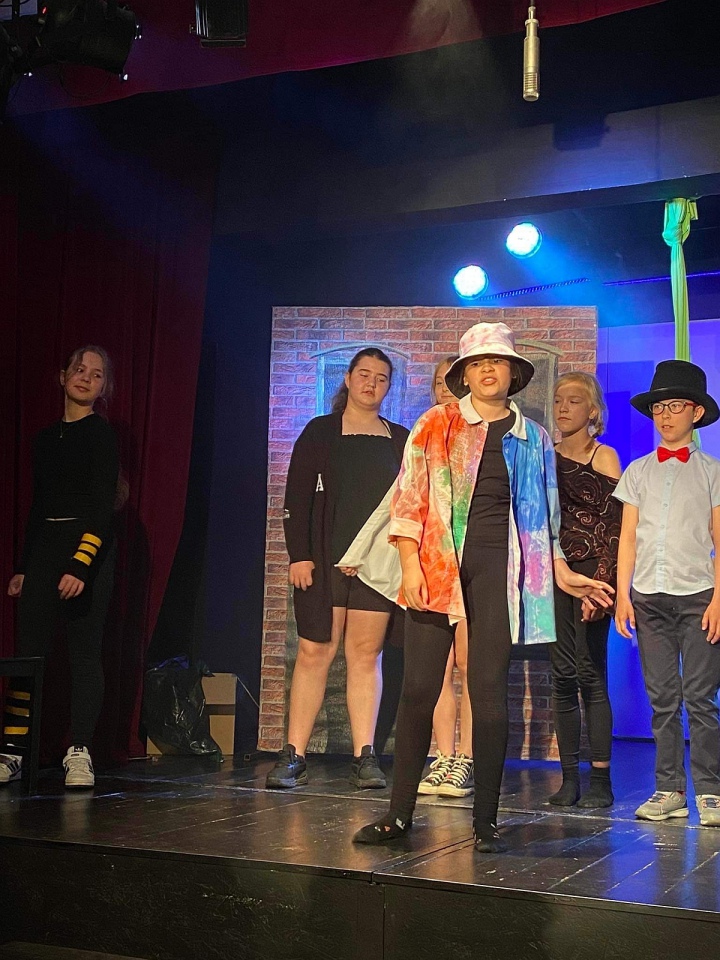 Spektakl “BLEEE” Dziecięcego Teatru Amatorskiego Niewidzialni w Klubie Oczko [12.06.2023] - zdjęcie #8 - eOstroleka.pl