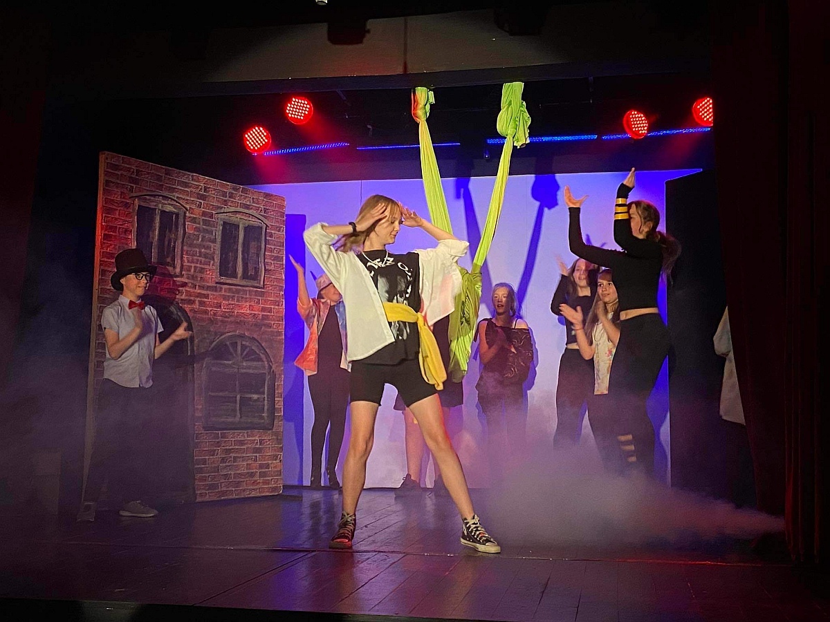 Spektakl “BLEEE” Dziecięcego Teatru Amatorskiego Niewidzialni w Klubie Oczko [12.06.2023] - zdjęcie #6 - eOstroleka.pl