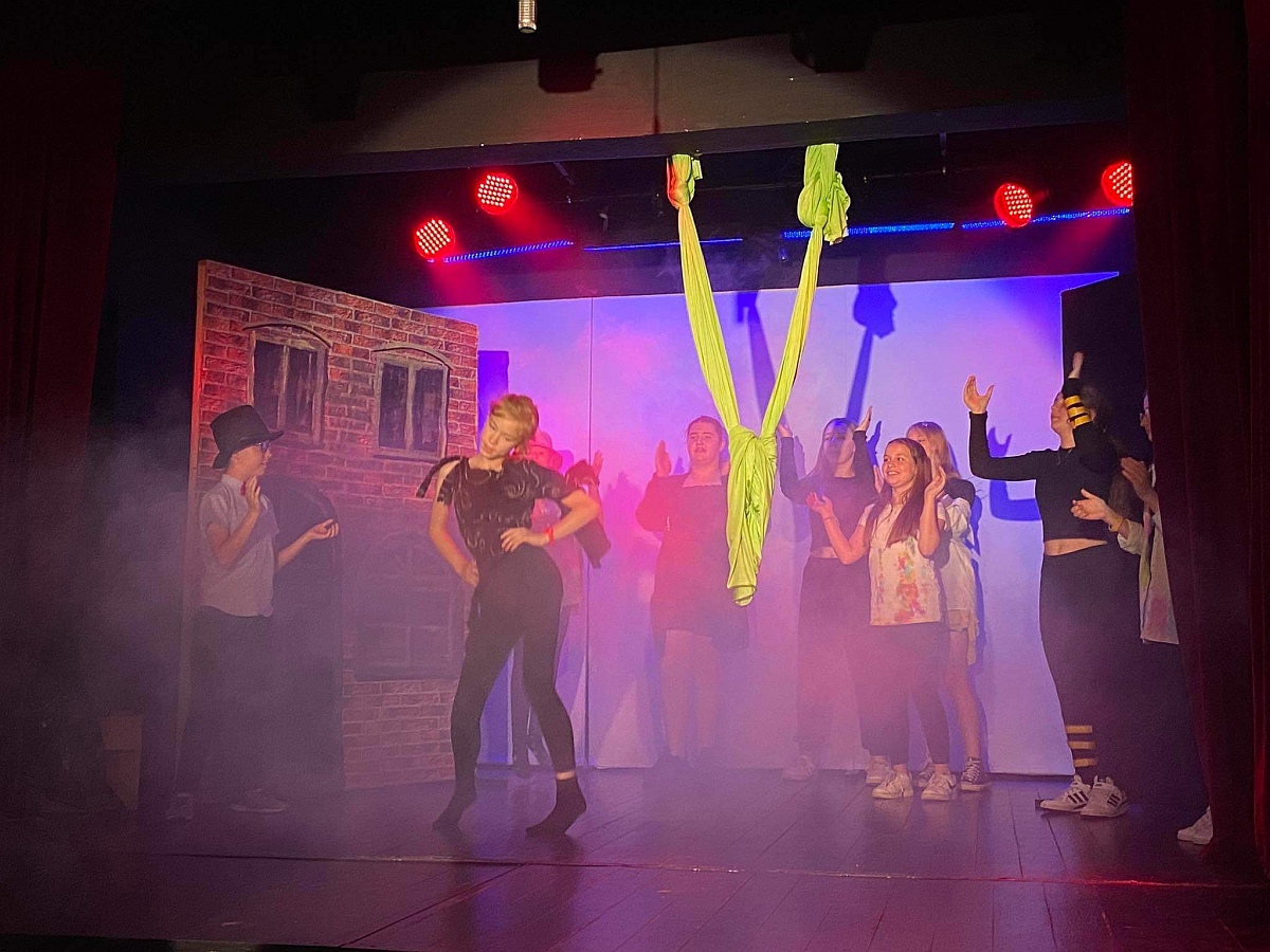Spektakl “BLEEE” Dziecięcego Teatru Amatorskiego Niewidzialni w Klubie Oczko [12.06.2023] - zdjęcie #5 - eOstroleka.pl