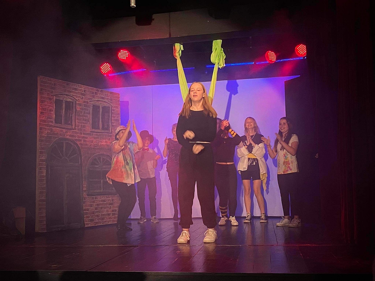 Spektakl “BLEEE” Dziecięcego Teatru Amatorskiego Niewidzialni w Klubie Oczko [12.06.2023] - zdjęcie #4 - eOstroleka.pl