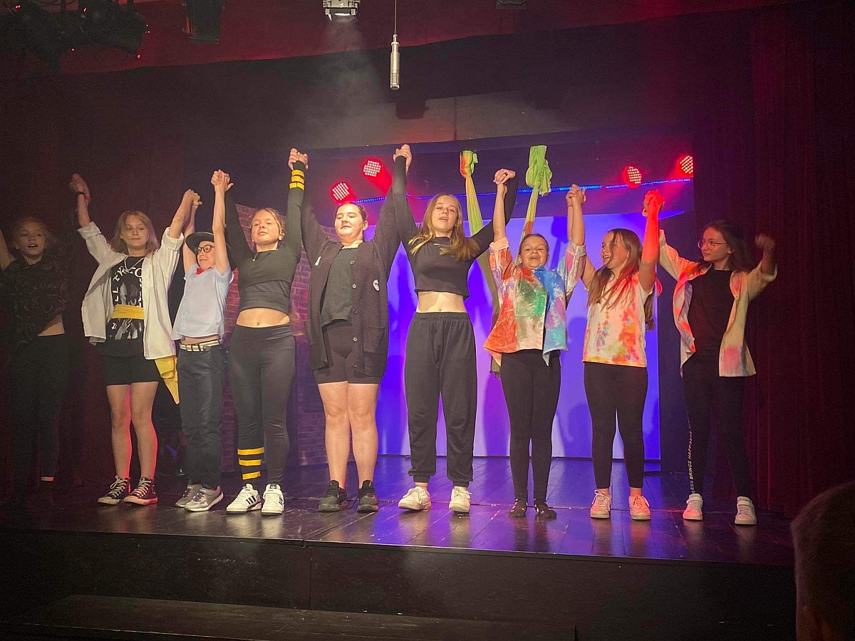 Spektakl “BLEEE” Dziecięcego Teatru Amatorskiego Niewidzialni w Klubie Oczko [12.06.2023] - zdjęcie #1 - eOstroleka.pl