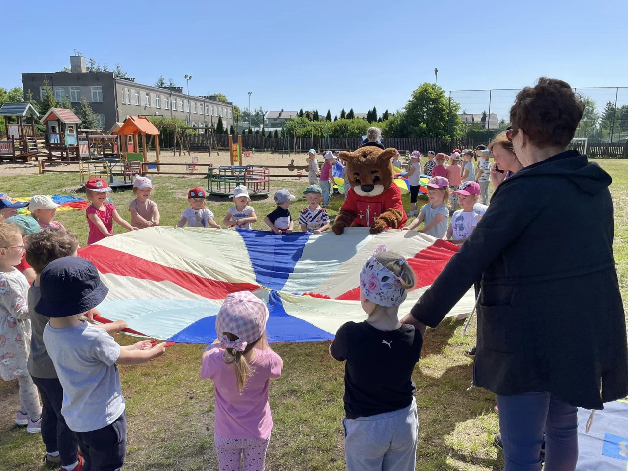 Dzień Dziecka z Bobrem Borkiem - zdjęcie #1 - eOstroleka.pl