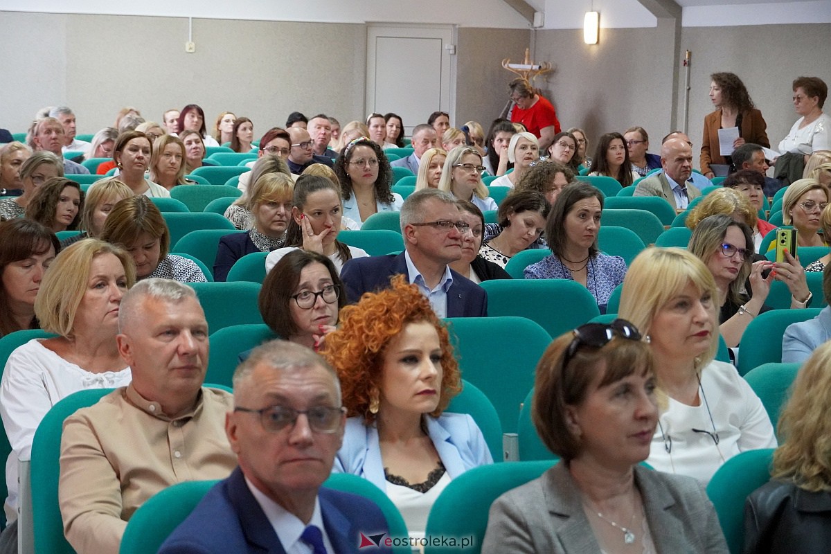 Konferencja Jak wychowywać do wartości? - lekcje wychowania do życia w rodzinie w kontekście współczesnych problemów wychowawczych [13.06.2023] - zdjęcie #27 - eOstroleka.pl