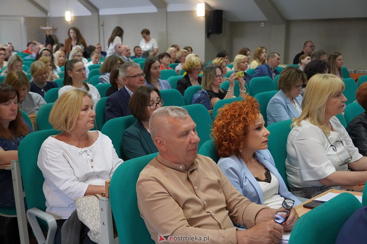 Konferencja Jak wychowywać do wartości? - lekcje wychowania do życia w rodzinie w kontekście współczesnych problemów wychowawczych [13.06.2023] - zdjęcie #25 - eOstroleka.pl