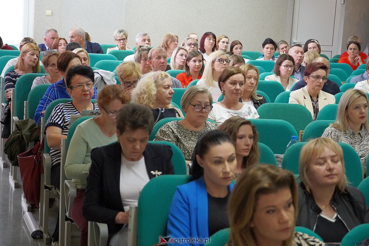 Konferencja Jak wychowywać do wartości? - lekcje wychowania do życia w rodzinie w kontekście współczesnych problemów wychowawczych [13.06.2023] - zdjęcie #20 - eOstroleka.pl