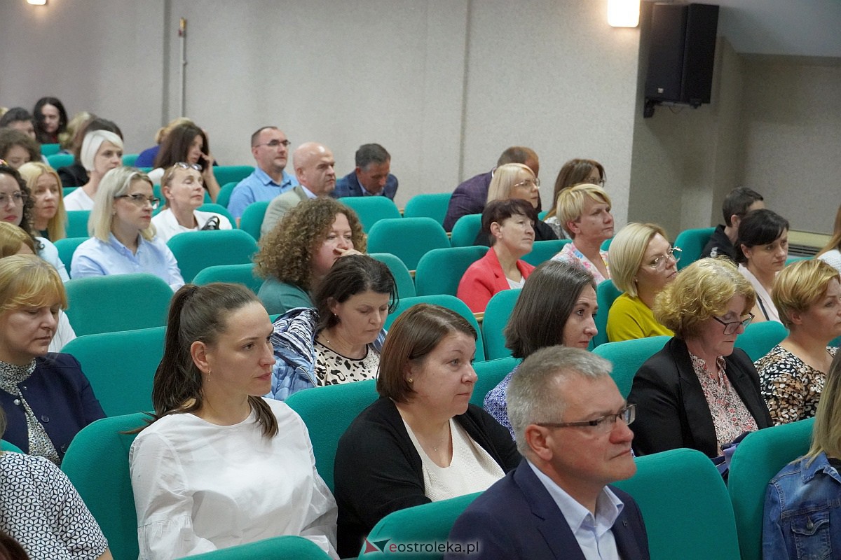 Konferencja Jak wychowywać do wartości? - lekcje wychowania do życia w rodzinie w kontekście współczesnych problemów wychowawczych [13.06.2023] - zdjęcie #18 - eOstroleka.pl