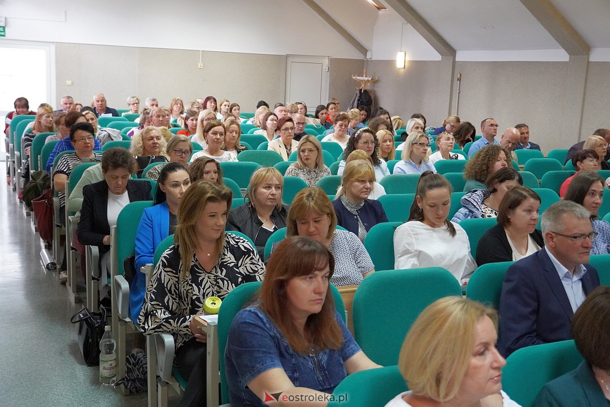 Konferencja Jak wychowywać do wartości? - lekcje wychowania do życia w rodzinie w kontekście współczesnych problemów wychowawczych [13.06.2023] - zdjęcie #16 - eOstroleka.pl