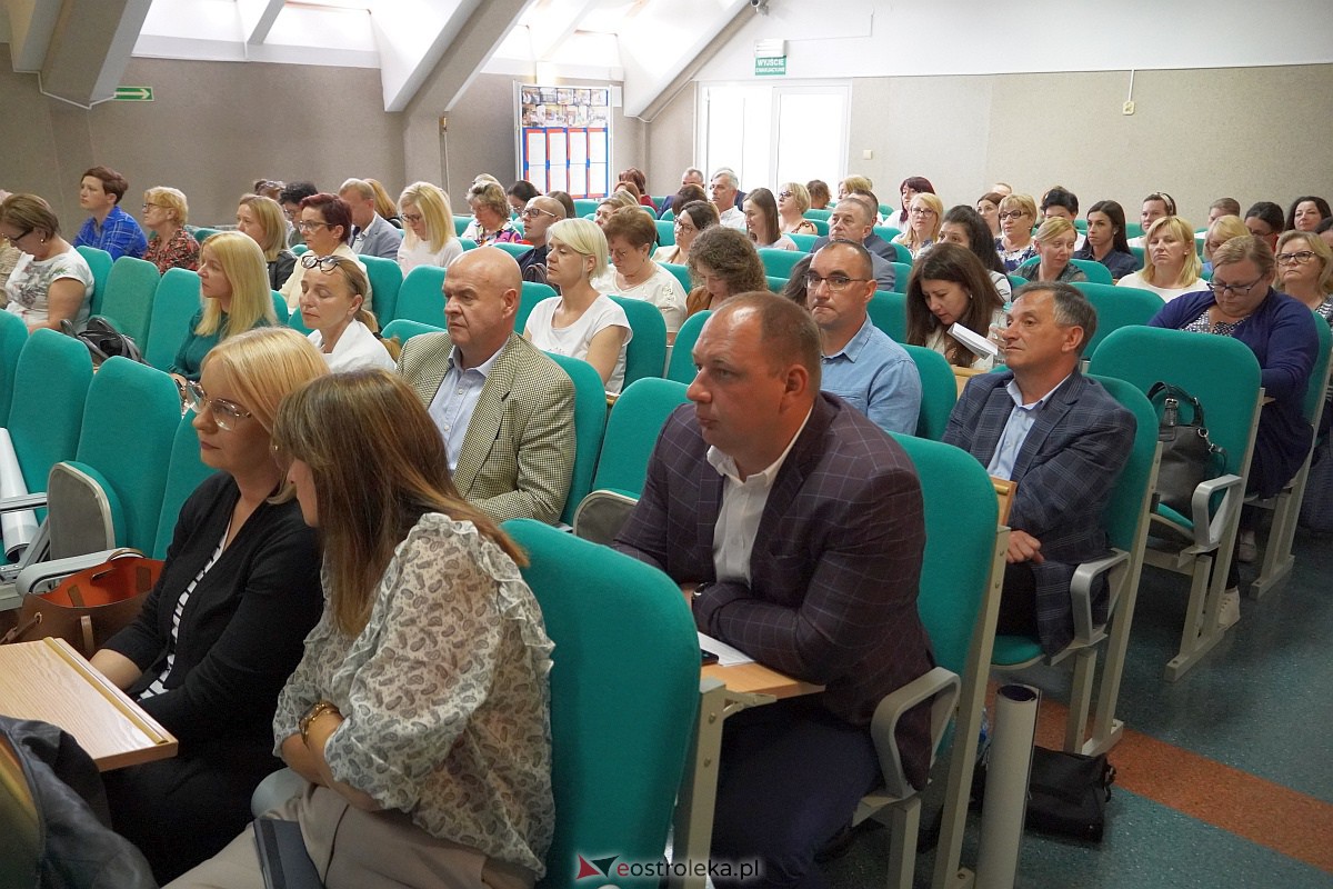 Konferencja Jak wychowywać do wartości? - lekcje wychowania do życia w rodzinie w kontekście współczesnych problemów wychowawczych [13.06.2023] - zdjęcie #7 - eOstroleka.pl