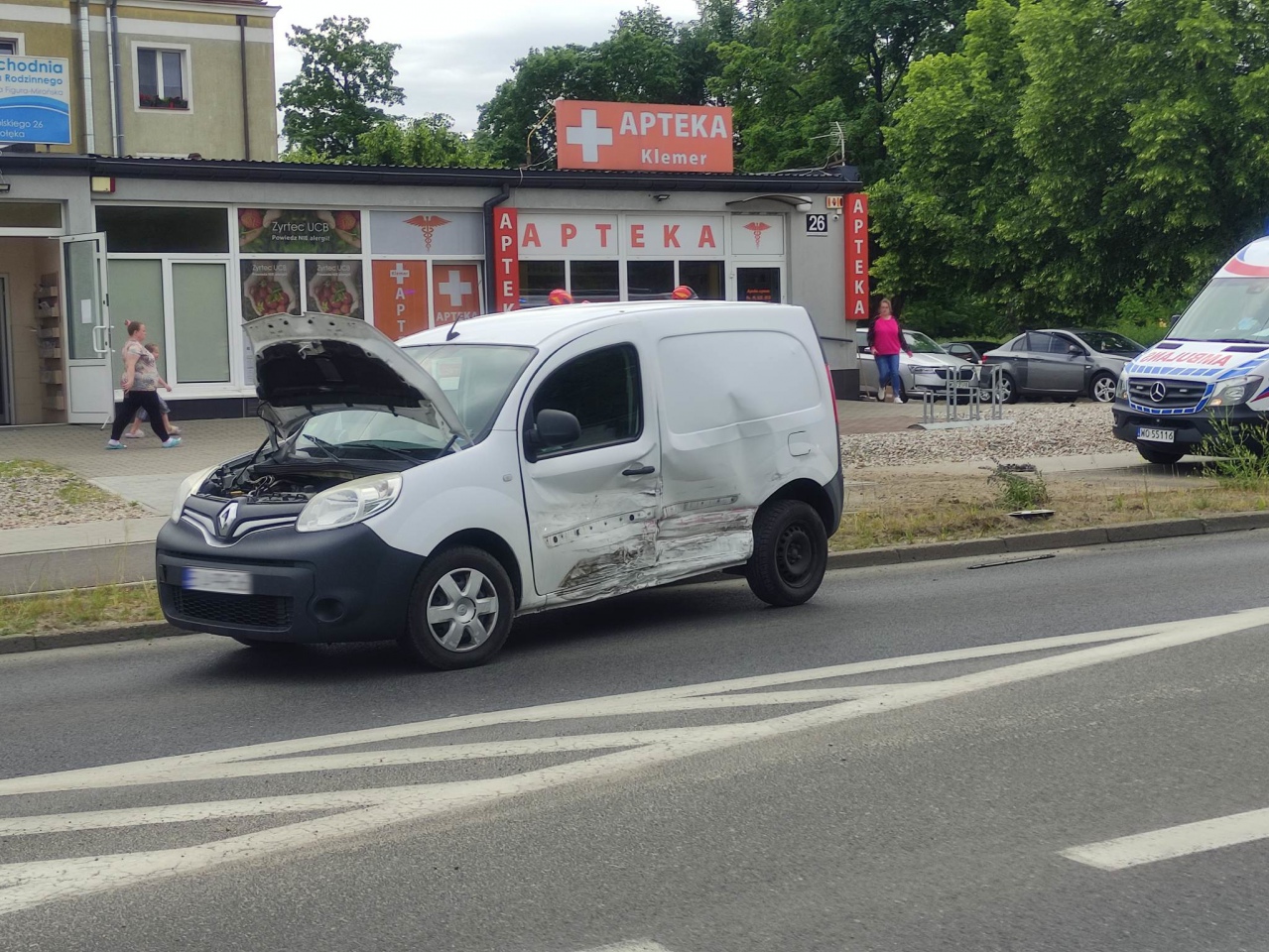 Poważny wypadek na Alei Wojska Polskiego [13.06.2023] - zdjęcie #18 - eOstroleka.pl