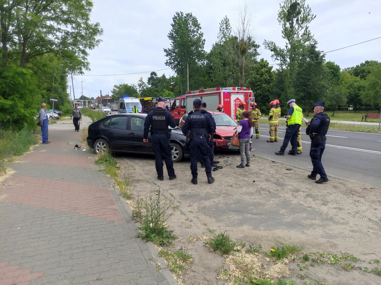 Poważny wypadek na Alei Wojska Polskiego [13.06.2023] - zdjęcie #17 - eOstroleka.pl