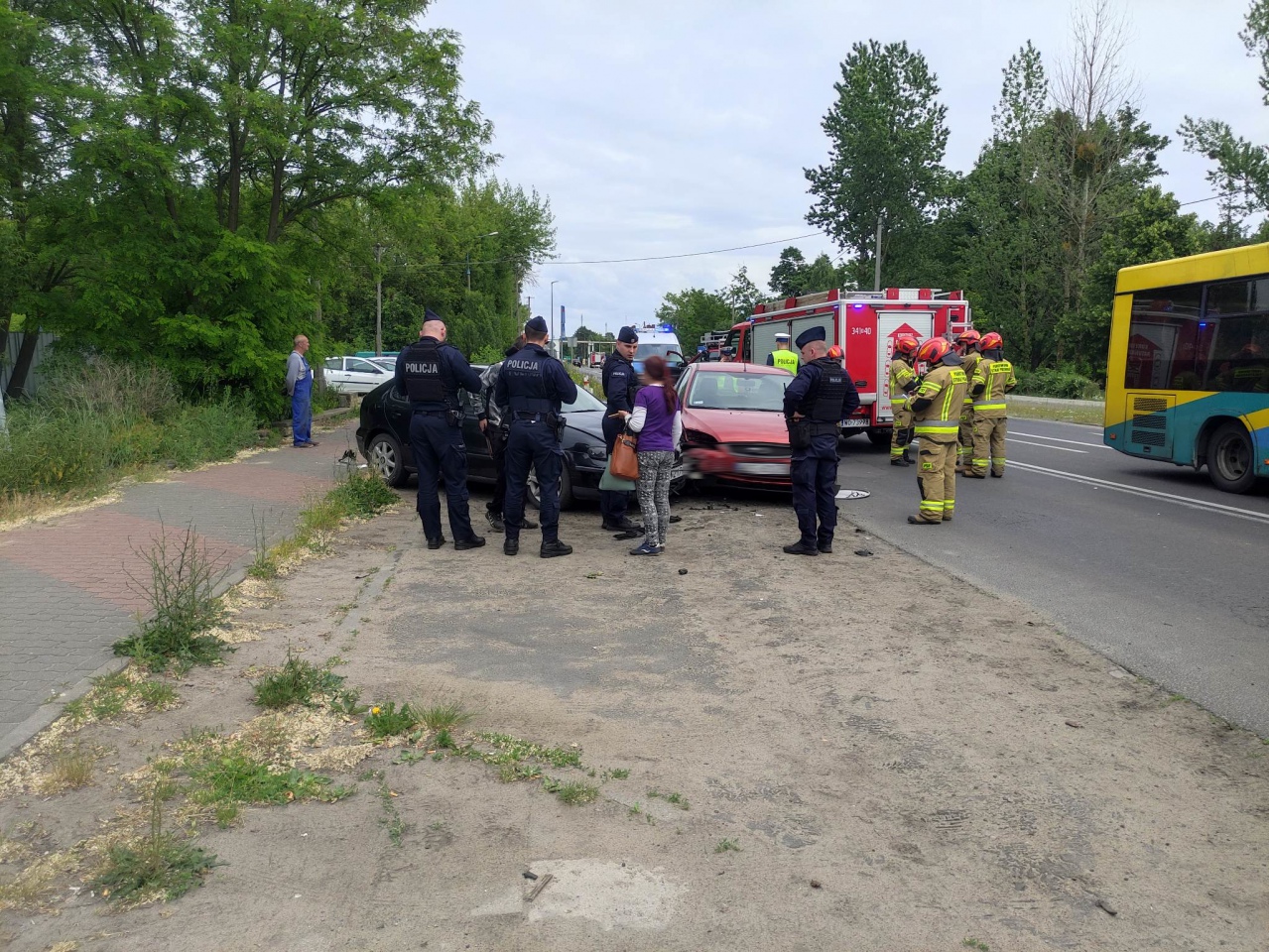 Poważny wypadek na Alei Wojska Polskiego [13.06.2023] - zdjęcie #14 - eOstroleka.pl