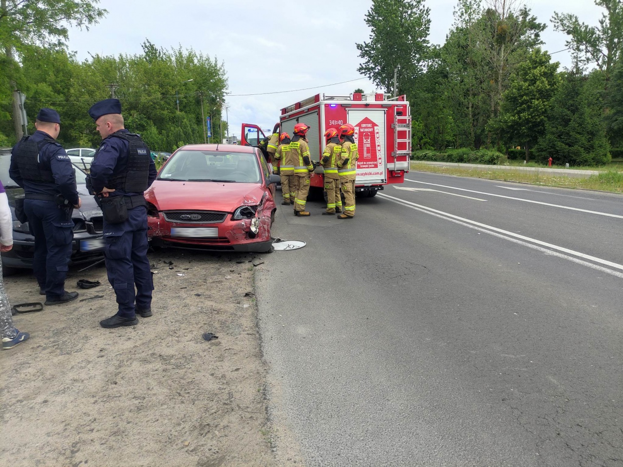 Poważny wypadek na Alei Wojska Polskiego [13.06.2023] - zdjęcie #8 - eOstroleka.pl