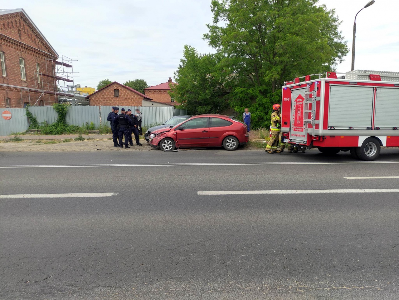 Poważny wypadek na Alei Wojska Polskiego [13.06.2023] - zdjęcie #2 - eOstroleka.pl