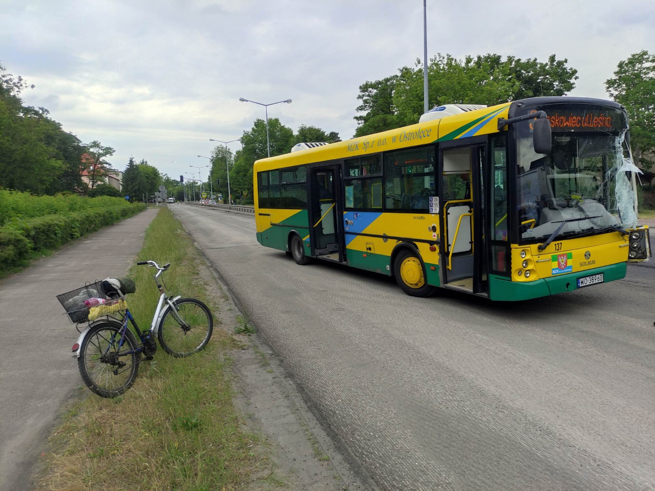 Kolizja z udziałem autobusu MZK [13.06.2023] - zdjęcie #5 - eOstroleka.pl