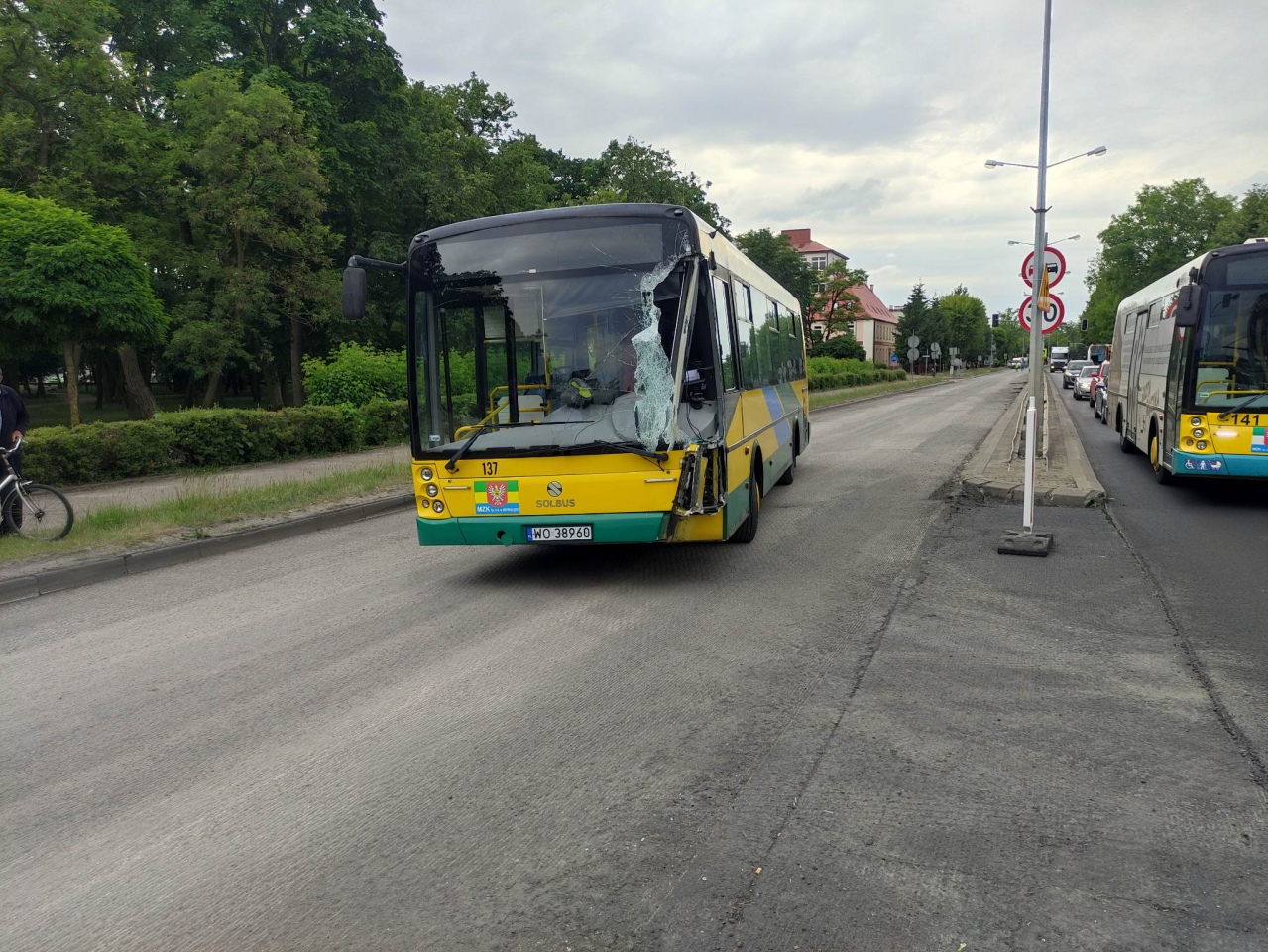 Kolizja z udziałem autobusu MZK [13.06.2023] - zdjęcie #1 - eOstroleka.pl