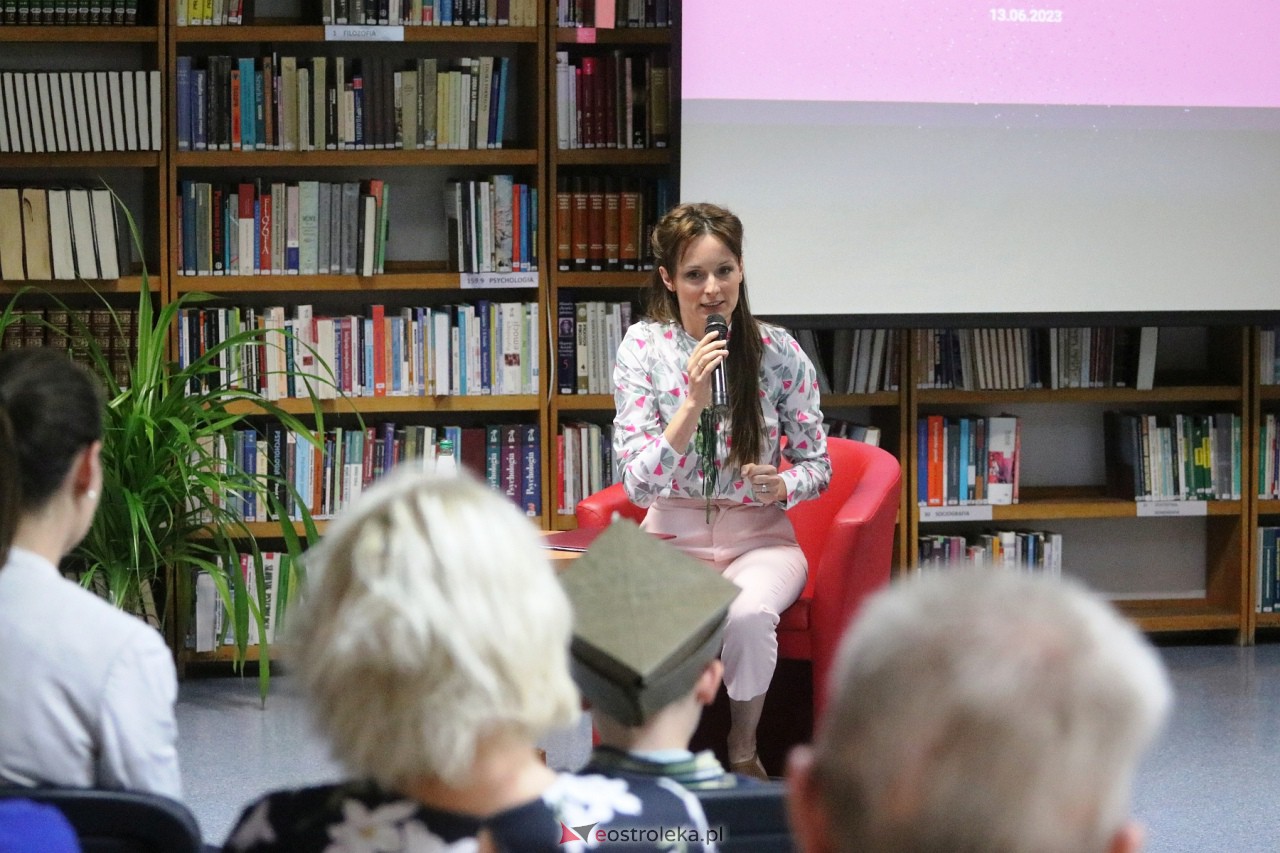 Spotkanie z Olgą Mujkić [13.06.2023] - zdjęcie #4 - eOstroleka.pl