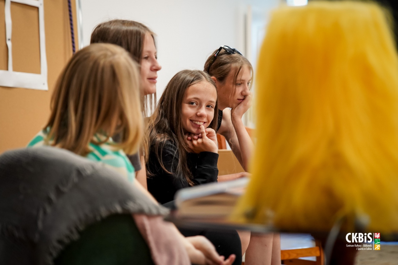 Spektakl grupy teatralnej CK-BiS w Lelisie Jedno życie mamy więc o zdrowie dbamy - zdjęcie #35 - eOstroleka.pl