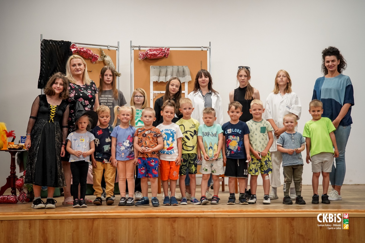 Spektakl grupy teatralnej CK-BiS w Lelisie Jedno życie mamy więc o zdrowie dbamy - zdjęcie #31 - eOstroleka.pl