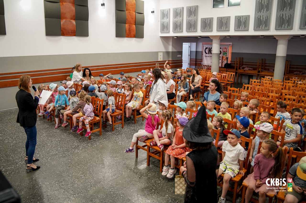 Spektakl grupy teatralnej CK-BiS w Lelisie Jedno życie mamy więc o zdrowie dbamy - zdjęcie #29 - eOstroleka.pl