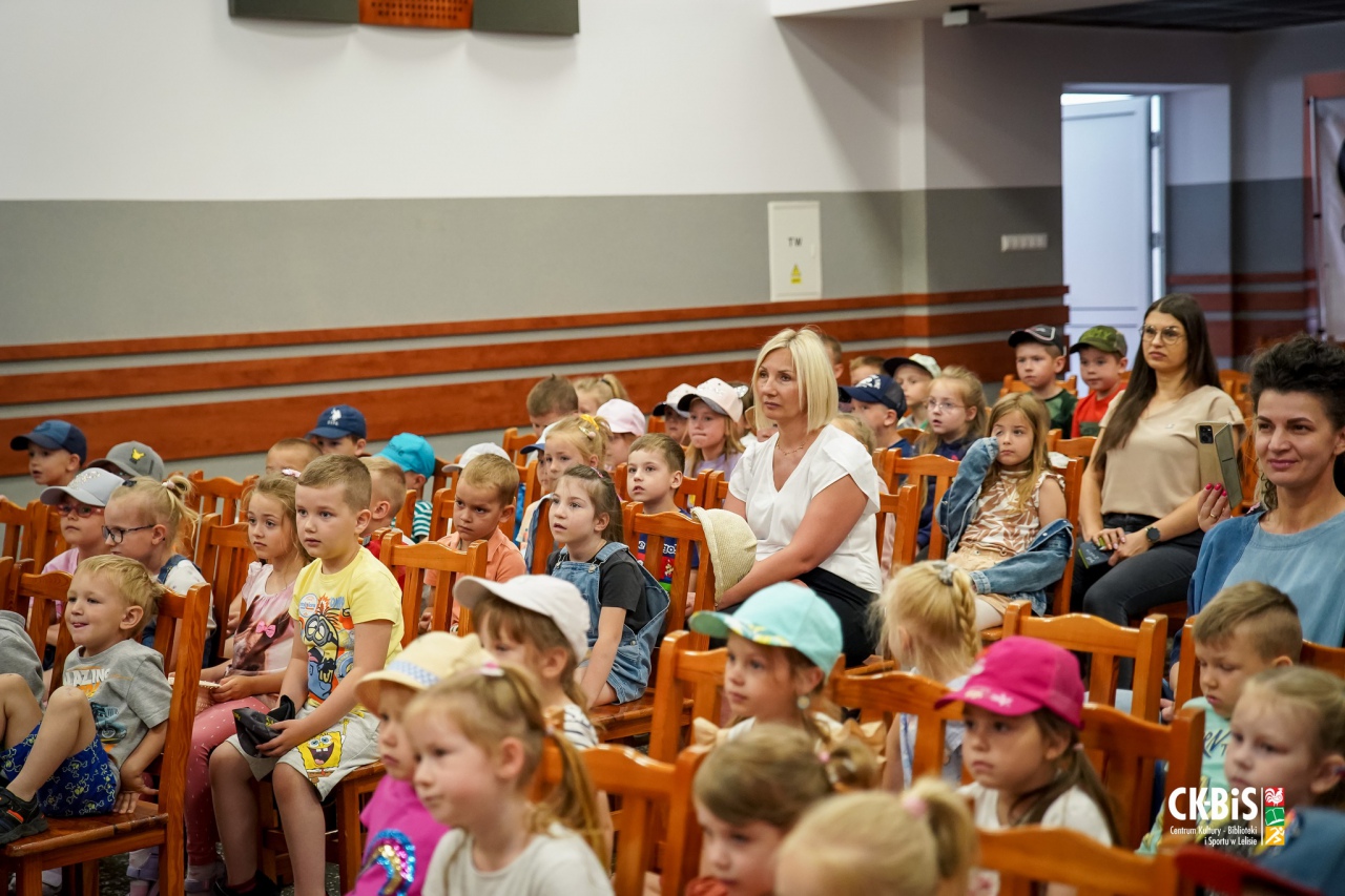 Spektakl grupy teatralnej CK-BiS w Lelisie Jedno życie mamy więc o zdrowie dbamy - zdjęcie #27 - eOstroleka.pl