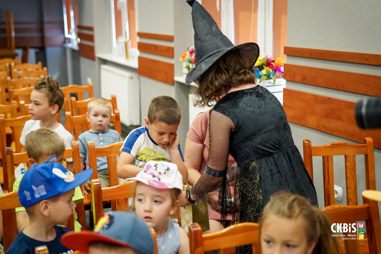 Spektakl grupy teatralnej CK-BiS w Lelisie Jedno życie mamy więc o zdrowie dbamy - zdjęcie #16 - eOstroleka.pl