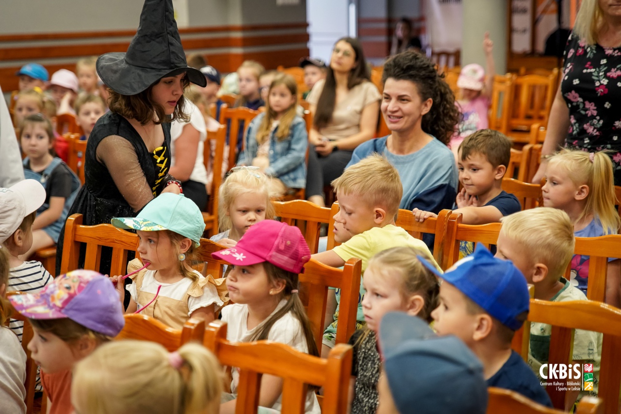 Spektakl grupy teatralnej CK-BiS w Lelisie Jedno życie mamy więc o zdrowie dbamy - zdjęcie #11 - eOstroleka.pl