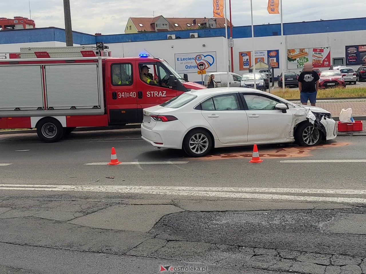 Wypadek na Alei Jana Pawła II [14.06.2023] - zdjęcie #3 - eOstroleka.pl