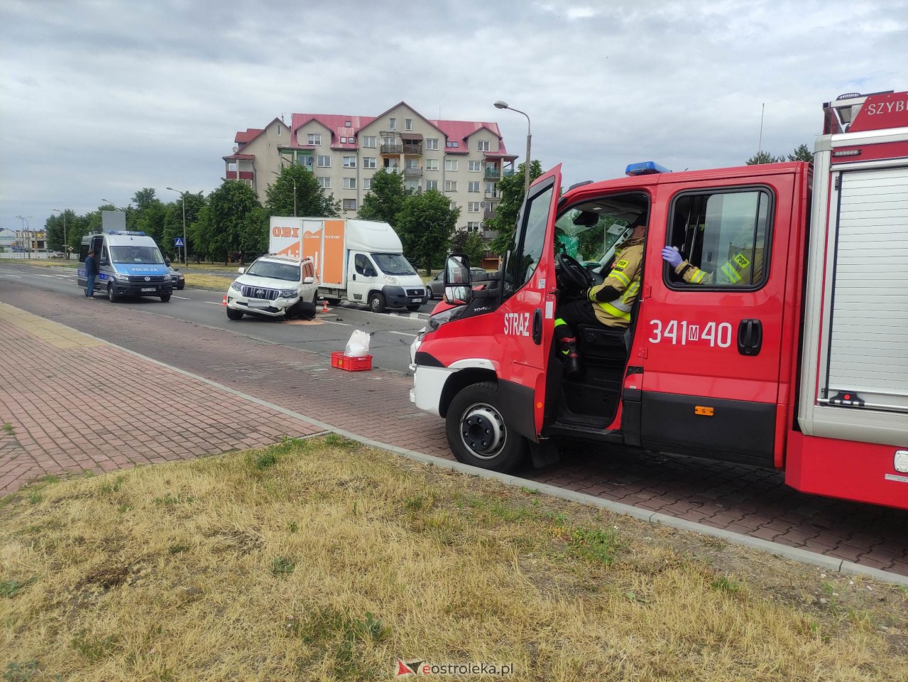 Wypadek na Alei Jana Pawła II [14.06.2023] - zdjęcie #2 - eOstroleka.pl