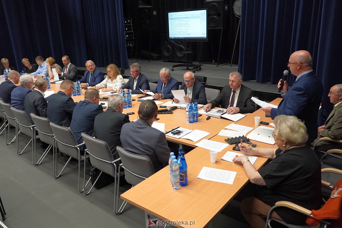 LXII sesja Rady Powiatu w Ostrołęce [15.06.2023] - zdjęcie #9 - eOstroleka.pl
