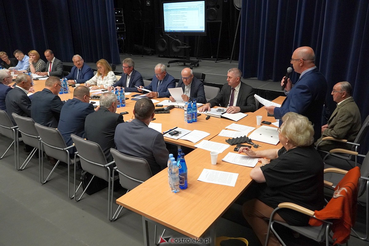 LXII sesja Rady Powiatu w Ostrołęce [15.06.2023] - zdjęcie #10 - eOstroleka.pl