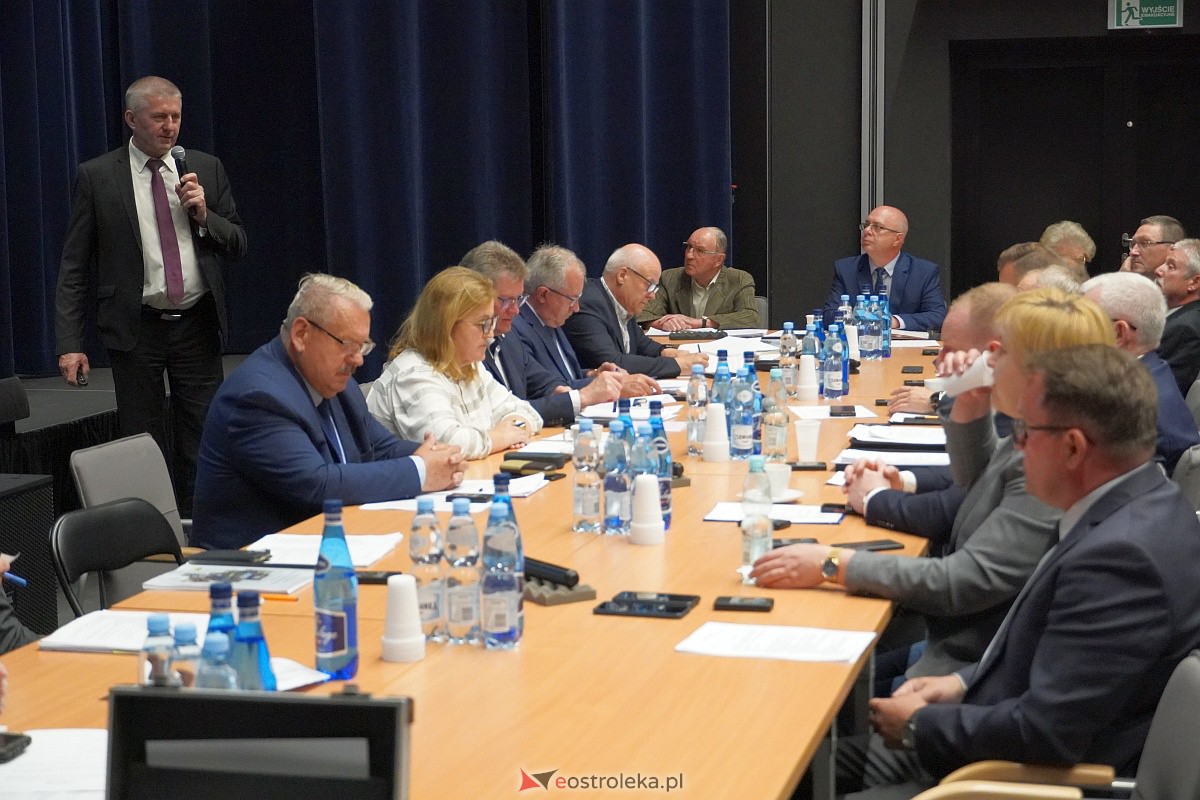 LXII sesja Rady Powiatu w Ostrołęce [15.06.2023] - zdjęcie #27 - eOstroleka.pl